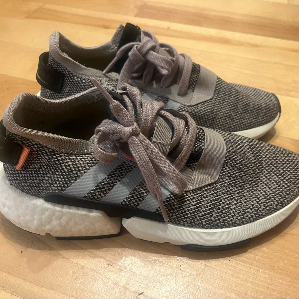 Adidas Sneakers